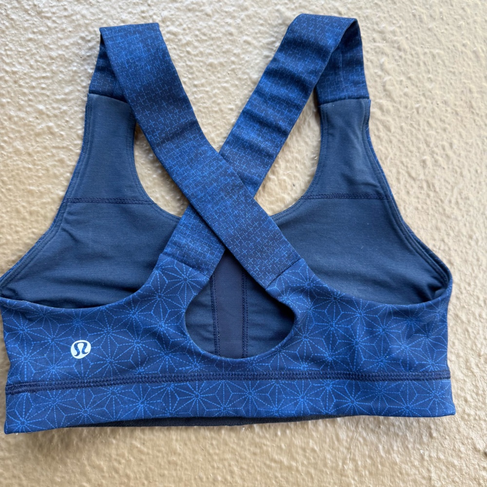 Lulu lemon Blue Sports Bra with Geometric Pattern Size 4 - Picture 4 of 9
